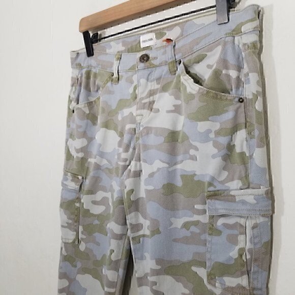 Sneak Peek Camo Cargo Stretch Zipper Low Rise Jeans Size 7 - Picture 4 of 9